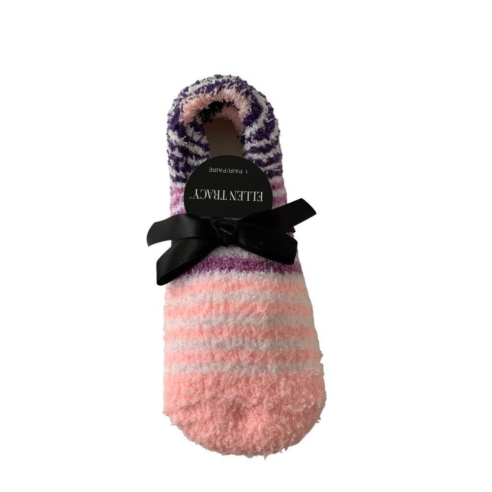 9-11 Ellen Tracy New‎ Pair Fuzzy Socks Grip Bottoms Pink Purple Stripe